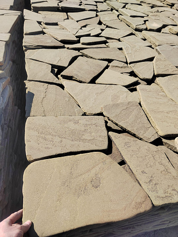 Kamenclub.ru: Песчаник галтованный для облицовки (фр. 2-5 см)  купить в Ярославле песчник рыжий желтый серый песчаник окатанный речной 6 000 руб/т   фото КАМЕНЬ КЛУБ