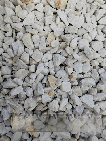 Kamenclub.ru: Мраморная крошка, щебень, цвет-белый, фр. 10-20 мм.  купить в Ярославле мрамор белый, молочный айвори каменная ландшафтная декоративная крошка шебня 12000 руб/т   фото КАМЕНЬ КЛУБ
