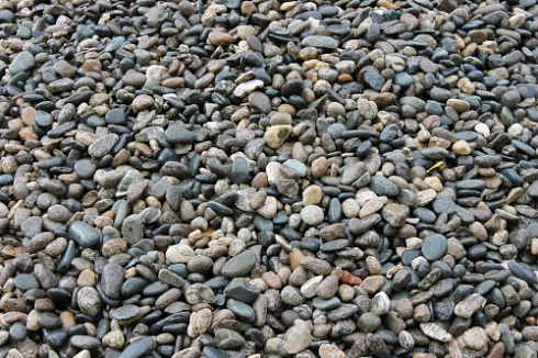 Kamenclub.ru: Галька речная окат (серая) фр.40-60 мм купить  в Ярославле галька речная серый бежевый рыжий коричневый округлый речной камень 5000 руб/т   фото КАМЕНЬ КЛУБ