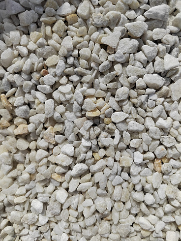Kamenclub.ru: Мраморная крошка, щебень, цвет-белый, фр. 5-10 мм.  купить в Ярославле мрамор белый, айвори, молочный мраморная каменная крошка ландшафтная 12000 руб/т   фото КАМЕНЬ КЛУБ
