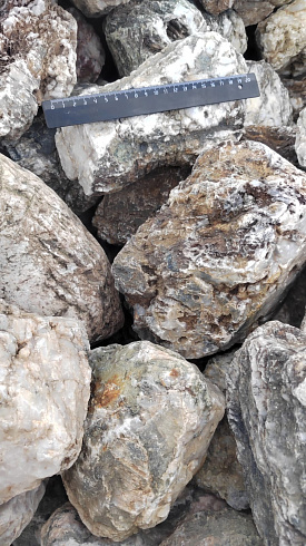 Kamenclub.ru: Кварцевый валунчик фр.100-300 мм.  купить в Ярославле кварц белый, бежевый молочный рыжий крупный природный камень галечник 7850 руб/т   фото КАМЕНЬ КЛУБ