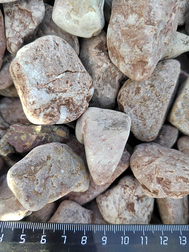 Kamenclub.ru: Мраморная крошка (щебень галтованный розовый) фр.20-40 мм.  купить в Ярославле мрамор розовый, красный оголтованный округлый щебень  15000 руб/т   фото КАМЕНЬ КЛУБ