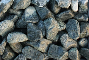 Kamenclub.ru: Щебень галтованный зеленый (змеевик) фр. 50-100 мм.  купить в Ярославле галтовка мраморная зеленый, салатовый мрамор 12 500 руб/т   фото КАМЕНЬ КЛУБ