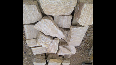 Kamenclub.ru: Песчаник пластушка желтый с рисунком (4-6 см)  купить в Ярославле плитняк пластушка желтый с рисунком песчаник 9 000 руб/м3   фото КАМЕНЬ КЛУБ