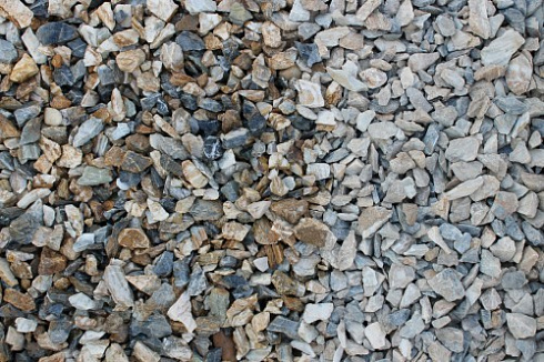 Kamenclub.ru: Мраморная крошка (щебень крошка медовый), фр. 10-20 мм.  купить в Ярославле песчаник бежевый, серый каменная ландшафтная крошка  12000 руб/т   фото КАМЕНЬ КЛУБ