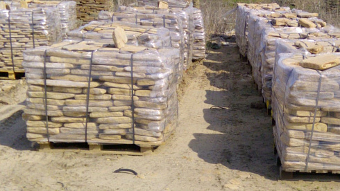 Kamenclub.ru: Песчаник пластушка галтованный желтый с рисунком (3 см)  купить в Ярославле плитняк - пластушка желтый песчаник 21000 руб/м3   фото КАМЕНЬ КЛУБ