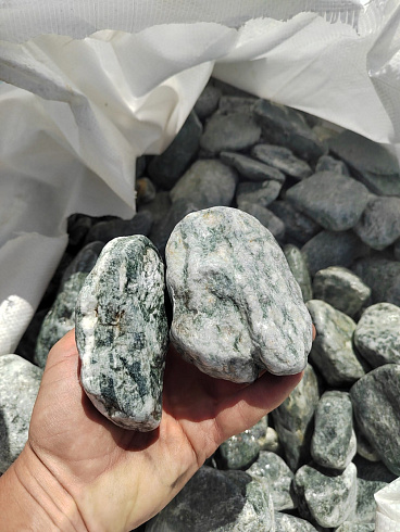 фото Галтованный жадеит (фр. 70-100 мм)  купить в Ярославле в интернет-портале КАМЕНЬ КЛУБ