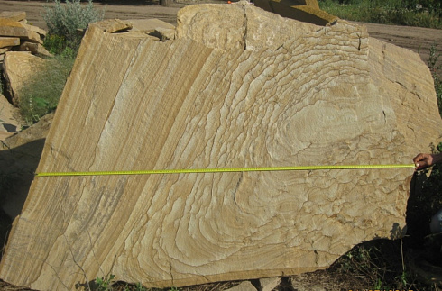 Kamenclub.ru: Форматный камень (плаха) пошаговая дорожка от 70-150 см (4 -12 см)  купить в Ярославле плитняк  форматный плаха желтый песчаник 9 000 руб/т   фото КАМЕНЬ КЛУБ