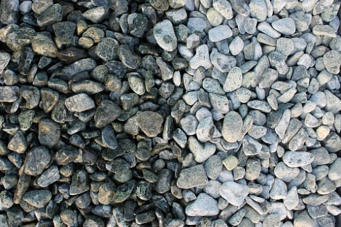 Kamenclub.ru: Щебень галтованный зеленый (змеевик) фр. 20-40 мм.  купить в Ярославле мрамор зеленый, салатовый оголтованный щебень мраморный 12500 руб/т   фото КАМЕНЬ КЛУБ