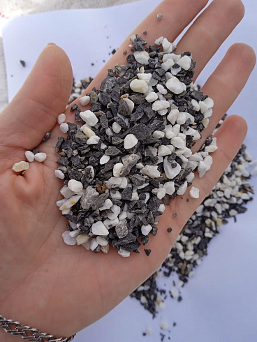 Kamenclub.ru: Мраморная крошка (щебень крошка микс: белый-зеленый-розовый) фр. 5-10 мм  купить в Ярославле мрамор белый, зеленый, розовый, разноцветный, молочный декоративная ландшафтная мраморная крошка 9500 руб/т   фото КАМЕНЬ КЛУБ