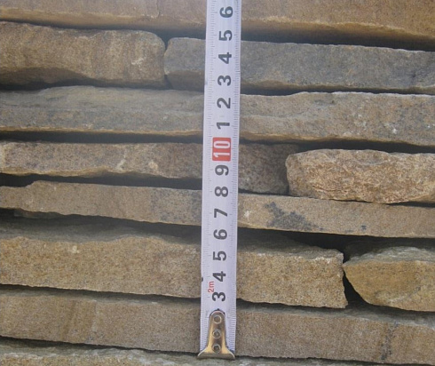 Kamenclub.ru: Песчаник пластушка желтый с разводом под дерево (2 см)  купить в Ярославле плитняк желтый с разводами, желтый, рыжий, серый песчаник пластушка рваная ландшафтная 11 000 руб/м3   фото КАМЕНЬ КЛУБ