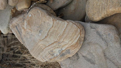 Kamenclub.ru: Песчаник пластушка галтованный желтый с рисунком (3 см)  купить в Ярославле плитняк - пластушка желтый песчаник 21000 руб/м3   фото КАМЕНЬ КЛУБ