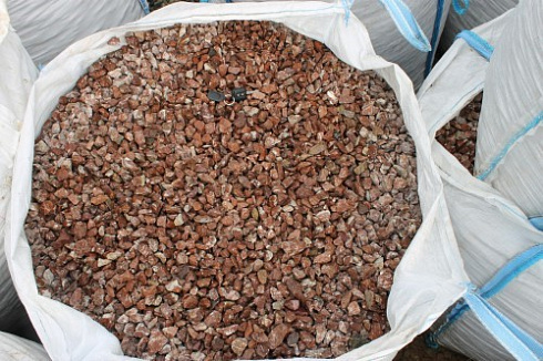 Kamenclub.ru: Мраморная крошка (щебень крошка розовый) фр. 10-20 мм.  купить в Ярославле мрамор розовый, красный каменная декоративная крошка ландшафтная 11000 руб/т   фото КАМЕНЬ КЛУБ