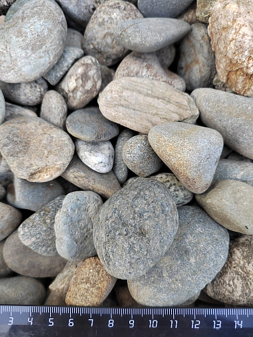Kamenclub.ru: Галька речная окат (пестрая) фр. 20-40 мм. купить  в Ярославле галька речная пестрая, серая, серые оттенки галька речная окатанная округлая 5000 руб/т   фото КАМЕНЬ КЛУБ