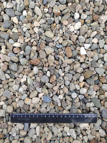 Kamenclub.ru: Галька речная окат (серая) фр.10-20 мм купить  в Ярославле галька речная серая, серый, темно-серый, светло-серый, коричневый ландшафтная декоративная речная окатанная округлая галька 5000 руб/т   фото КАМЕНЬ КЛУБ