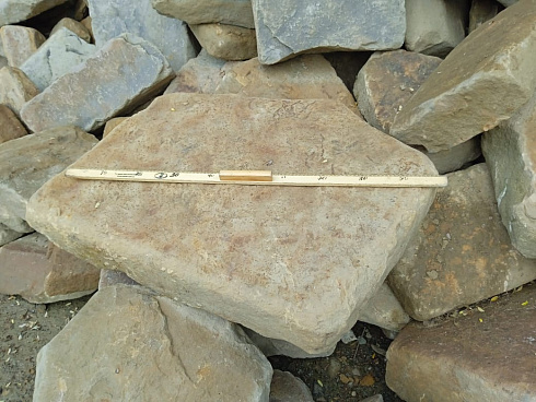 Kamenclub.ru: Песчаник для мощения дорожек, площадок, парковок ( фр 5-10 см)  купить в Ярославле песчаник  серый желтый коричневый рыжий песчаник оголтованный окатанный 6500 руб/т   фото КАМЕНЬ КЛУБ