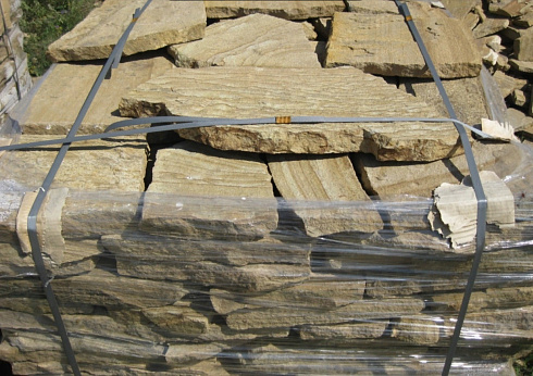 Kamenclub.ru: Песчаник пластушка желтый с рисунком (3 см)  купить в Ярославле песчаник желтый с рисунком, рыжий, желтый песчаник пластушка ландшафтная рваная 8 500 руб/м3   фото КАМЕНЬ КЛУБ