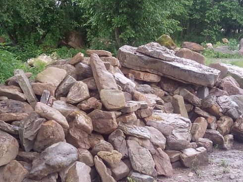 Kamenclub.ru: Песчаник декоративный ландшафтный (фр. 300-500 мм)  купить в Ярославле песчаник желтый рыжий серый зеленый валун речной окатанный природный песчаника 4 500 руб/т   фото КАМЕНЬ КЛУБ