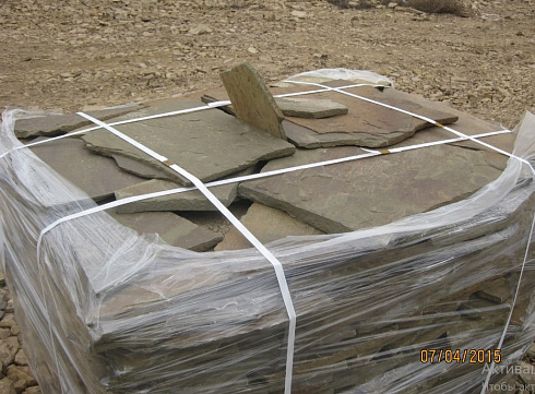 Kamenclub.ru: Песчаник пластушка серо-зеленый (3,0 см)  купить в Ярославле песчаник серо-зеленый, серый, зеленый песчаник пластушка колотый рваный ландшафтный 10200 руб/м3   фото КАМЕНЬ КЛУБ