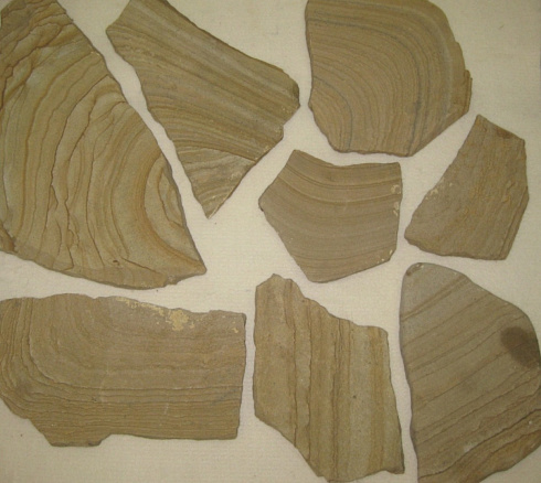 Kamenclub.ru: Песчаник пластушка желтый с разводом под дерево (2 см)  купить в Ярославле плитняк желтый с разводами, желтый, рыжий, серый песчаник пластушка рваная ландшафтная 11 000 руб/м3   фото КАМЕНЬ КЛУБ