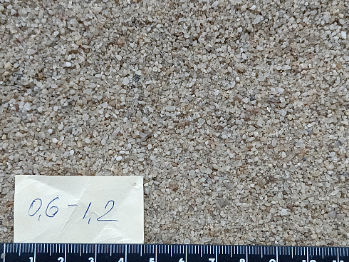 Кварцевый песок для площадок фр. 0,6-1,2 мм.  купить в Ярославле фото Камень Клуб