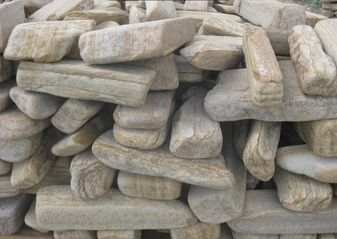 Kamenclub.ru: Песчаник пластушка галтованный желтый с рисунком (3 см)  купить в Ярославле плитняк - пластушка желтый песчаник 21000 руб/м3   фото КАМЕНЬ КЛУБ