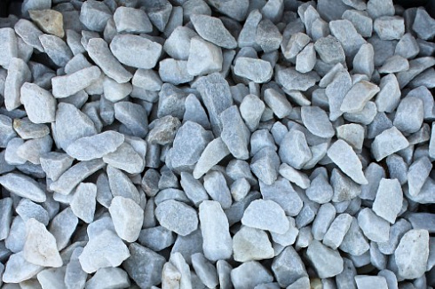 Kamenclub.ru: Мраморная крошка, щебень, цвет-белый,  фр. 20-40 мм.  купить в Ярославле мрамор белый молочный слоновая кость айвори  мраморная крошка ландшафтная 12000 руб/т   фото КАМЕНЬ КЛУБ