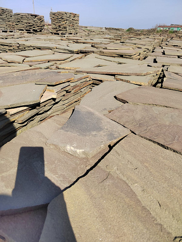 Kamenclub.ru: Песчаник пластушка серо-зеленый (3,0 см)  купить в Ярославле песчаник серо-зеленый, серый, зеленый песчаник пластушка колотый рваный ландшафтный 10200 руб/м3   фото КАМЕНЬ КЛУБ