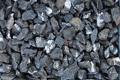 Kamenclub.ru: Щебень крошка черный (мрамор) фр. 5-10 мм.  купить в Ярославле мрамор черный с белыми прожилками, черный, белый мраморная крошка декоративная ландшафтная 11000 руб/т   фото КАМЕНЬ КЛУБ