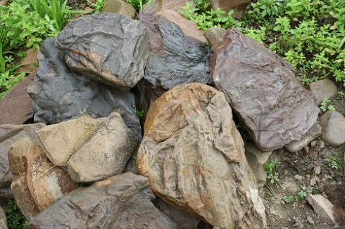 Kamenclub.ru: Песчаник декоративный ландшафтный (фр. 300-500 мм)  купить в Ярославле песчаник желтый рыжий серый зеленый валун речной окатанный природный песчаника 4 500 руб/т   фото КАМЕНЬ КЛУБ