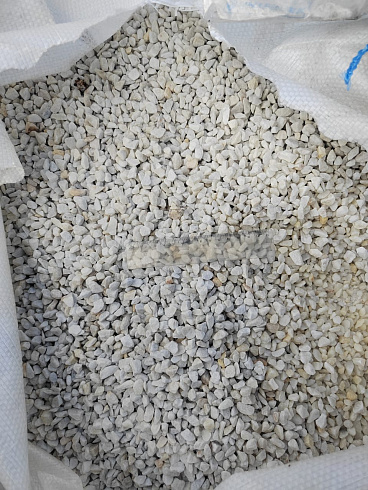 Kamenclub.ru: Мраморная крошка, щебень, цвет-белый, фр. 5-10 мм.  купить в Ярославле мрамор белый, айвори, молочный мраморная каменная крошка ландшафтная 12000 руб/т   фото КАМЕНЬ КЛУБ
