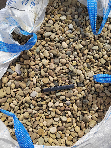 Kamenclub.ru: Галька речная окат рыжая фр. 20-40 мм. купить  в Ярославле галька речная окатанная рыжая желтая серая округлая речная галька 5000 руб/т   фото КАМЕНЬ КЛУБ