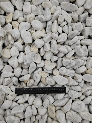 Kamenclub.ru: Мраморная крошка (щебень галтованный белый) фр.40-70 мм.  купить в Ярославле мрамор белый молочный айвори окатанный округлый природный камень 17000 руб/т   фото КАМЕНЬ КЛУБ