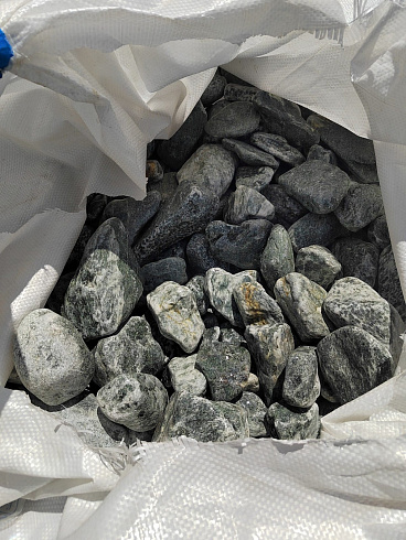 фото Галтованный жадеит (фр. 70-100 мм)  купить в Ярославле в интернет-портале КАМЕНЬ КЛУБ