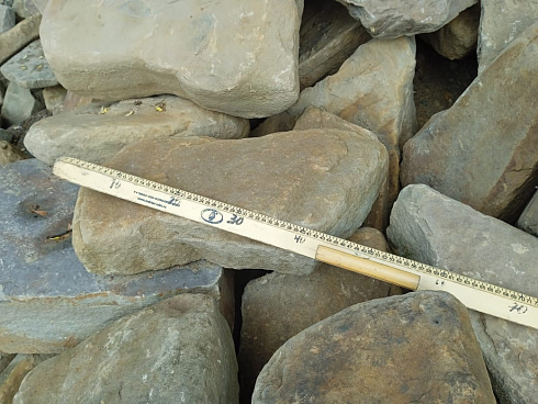 Kamenclub.ru: Песчаник для мощения дорожек, площадок, парковок ( фр 5-10 см)  купить в Ярославле песчаник  серый желтый коричневый рыжий песчаник оголтованный окатанный 6500 руб/т   фото КАМЕНЬ КЛУБ