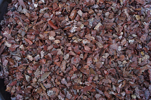 Kamenclub.ru: Щебень крошка красный (ЯШМА) фр. 10-20 мм.  купить в Ярославле яшма красный, бордовый, оранжевый, рыжий декоративный каменный ландшафтный щебень колотый 9000 руб/т   фото КАМЕНЬ КЛУБ