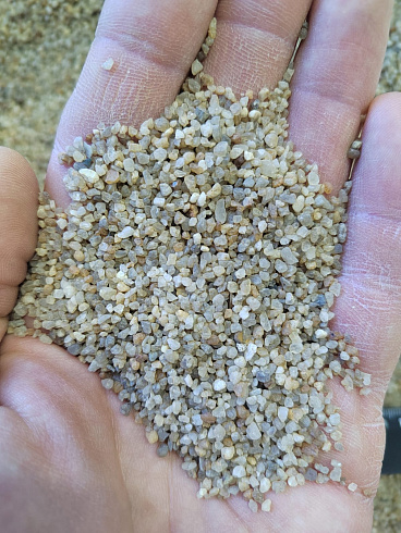 Кварцевый песок для водоподготовки фр. 1,6-3 мм.  купить в Ярославле фото Камень Клуб