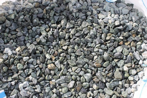 Kamenclub.ru: Щебень крошка зеленый (змеевик) фр. 20-40 мм.  купить в Ярославле мрамор зеленый, салатовый ландшафтная мраморная крошка 8500 руб/т   фото КАМЕНЬ КЛУБ