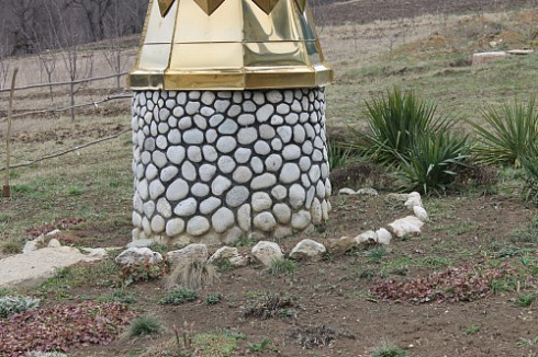 Kamenclub.ru: Галька речная плоская (бело-серая) фр. 100-200-300 мм. купить  в Ярославле галька речная плоская серый, белый, бело-серый, серо-белый речная галька плоская  9000 руб/т   фото КАМЕНЬ КЛУБ