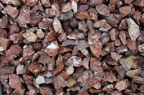 Kamenclub.ru: Мраморная крошка (щебень крошка розовый) фр. 20-40 мм.  купить в Ярославле мрамор розовый, красный мраморная крошка декоративная 11000 руб/т   фото КАМЕНЬ КЛУБ
