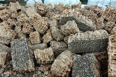 Kamenclub.ru: Крымский природный меотис фр. 100-500 мм.  купить в Ярославле меотис бежевый рыжий молочный желтый ракушечник 4 500 руб/т   фото КАМЕНЬ КЛУБ