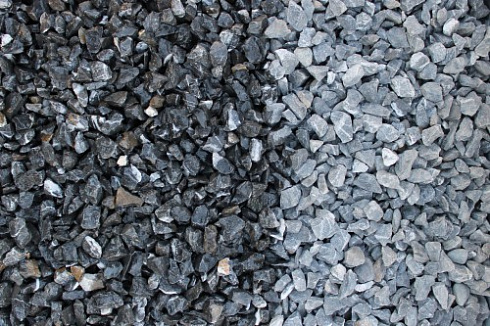 Kamenclub.ru: Щебень крошка черный (мрамор) фр. 10-20 мм.  купить в Ярославле мрамор черный с белыми прожилками, черный, белый каменная ландшафтная декоративная крошка щебня 11000 руб/т   фото КАМЕНЬ КЛУБ