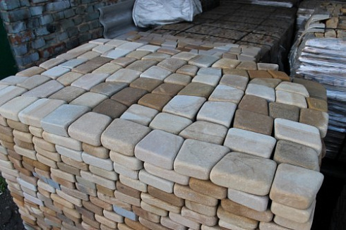 Kamenclub.ru: Песчаник брусчатка (Готика) art PSG-L-01  купить в Ярославле    2300 руб/кв.м   фото КАМЕНЬ КЛУБ