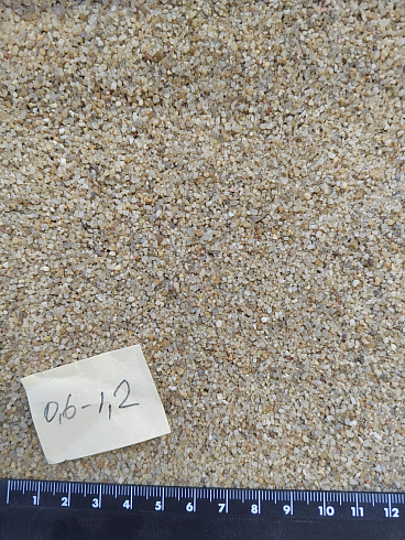 Кварцевый песок для площадок фр. 0,6-1,2 мм.  купить в Ярославле фото Камень Клуб