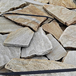 Kamenclub.ru: Песчаник пластушка галтованный желтый с рисунком (3 см)  купить в Ярославле плитняк - пластушка желтый песчаник 21000 руб/м3   фото КАМЕНЬ КЛУБ