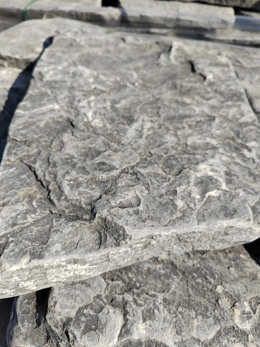 Kamenclub.ru: Песчаник галтованный для облицовки (фр. 2-5 см)  купить в Ярославле песчник рыжий желтый серый песчаник окатанный речной 6 000 руб/т   фото КАМЕНЬ КЛУБ