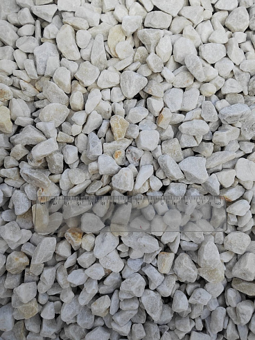 Kamenclub.ru: Мраморная крошка, щебень, цвет-белый, фр. 10-20 мм.  купить в Ярославле мрамор белый, молочный айвори каменная ландшафтная декоративная крошка шебня 12000 руб/т   фото КАМЕНЬ КЛУБ