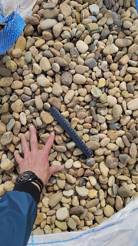 Kamenclub.ru: Галька речная окат рыжая фр. 20-40 мм. купить  в Ярославле галька речная окатанная рыжая желтая серая округлая речная галька 5000 руб/т   фото КАМЕНЬ КЛУБ