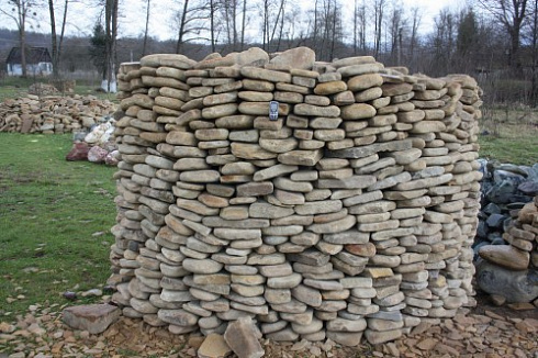 Kamenclub.ru: Песчаник для мощения дорожек, площадок, парковок ( фр 5-10 см)  купить в Ярославле песчаник  серый желтый коричневый рыжий песчаник оголтованный окатанный 6500 руб/т   фото КАМЕНЬ КЛУБ