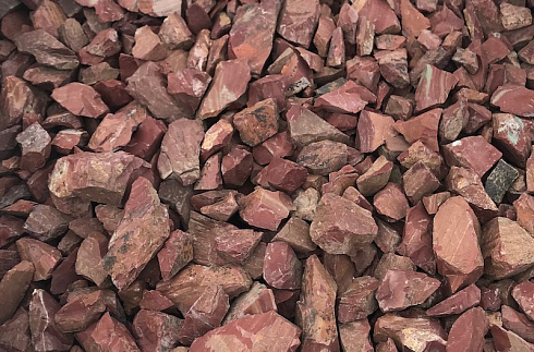 Kamenclub.ru: Щебень крошка красный (ЯШМА) фр. 20-40 мм.  купить в Ярославле яшма красный, бордовый декоративный ландшафтный щебень 9000 руб/т   фото КАМЕНЬ КЛУБ